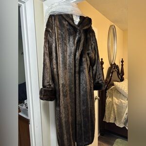 Luxurious Brown Fur Coat with hood